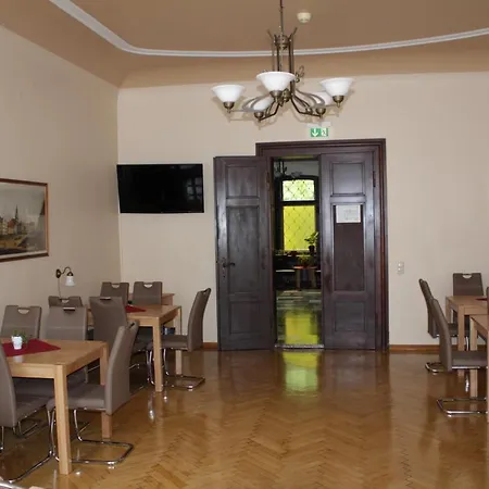 Rudi Arndt Ostello *